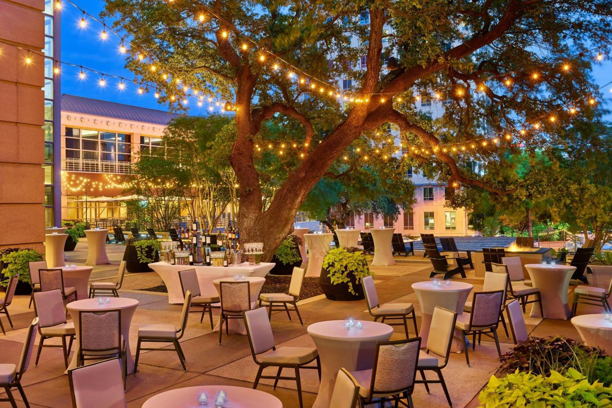 Downright Austin, A Renaissance Hotel Ngoại thất bức ảnh